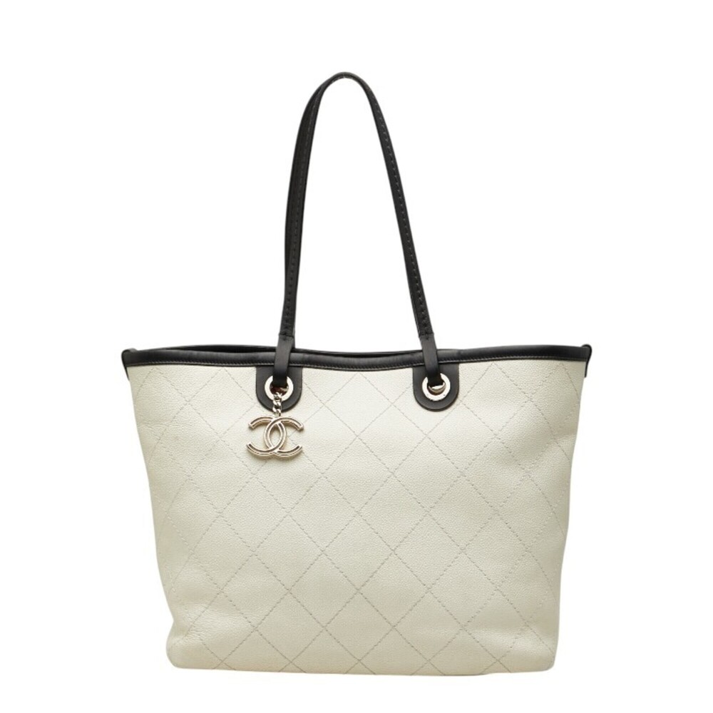 CHANEL White Caviar Leather Logo Shoulder Bag